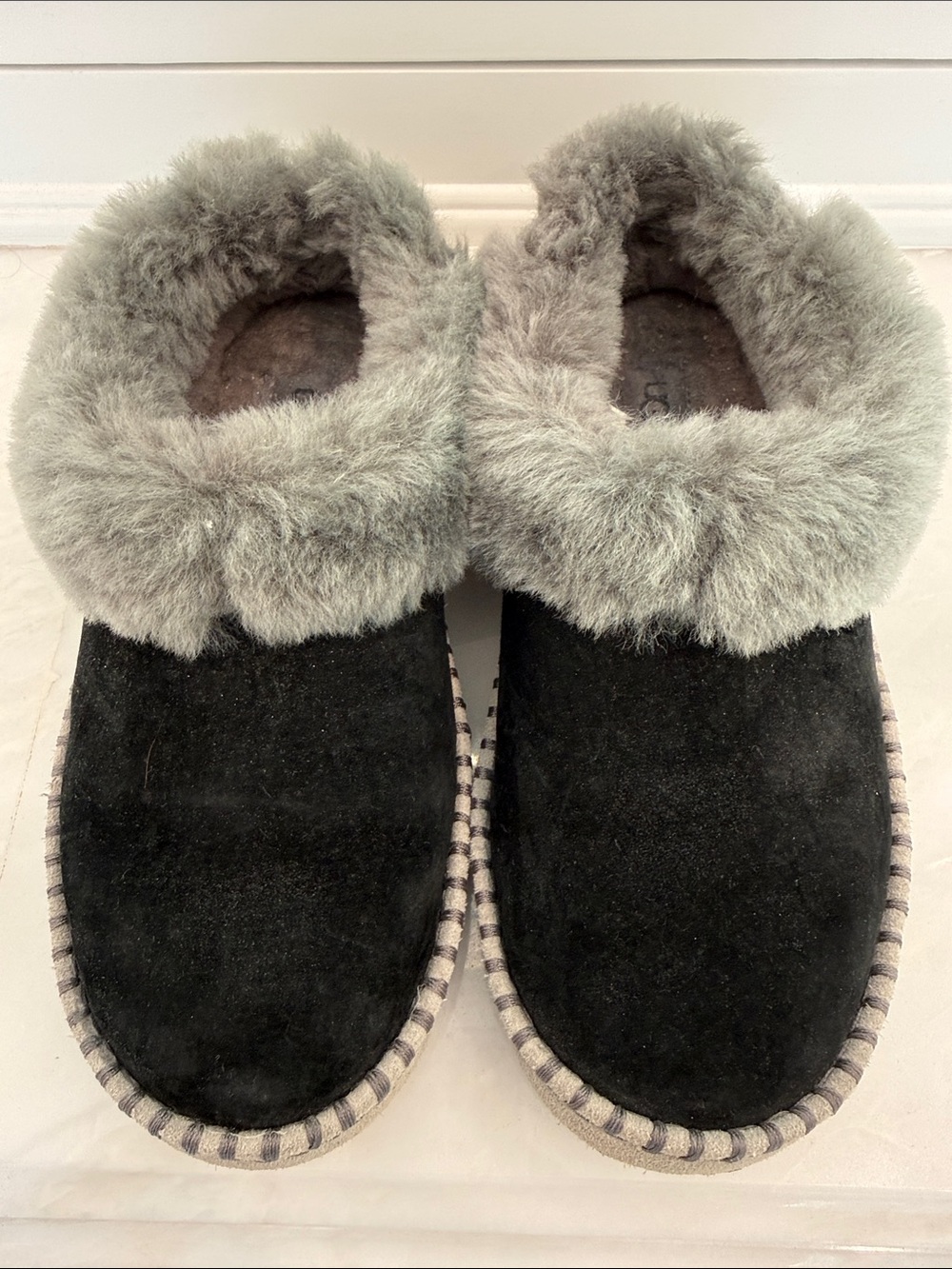 Women’s UGG Wrin Slipper in Gray & Black - Picture 11 of 11